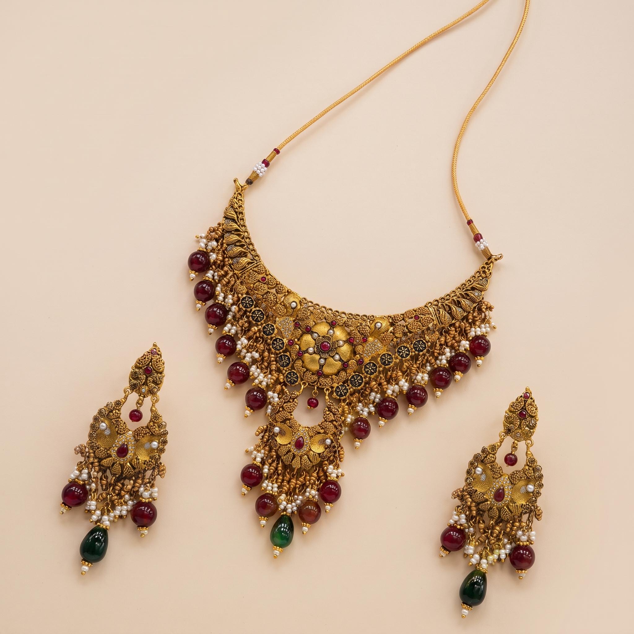GOLD NECKLACE